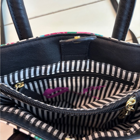 Luv Betsey Johnson Flower Satchel Crossbody Bag Black Striped 9x8x4/5 - Picture 14 of 16